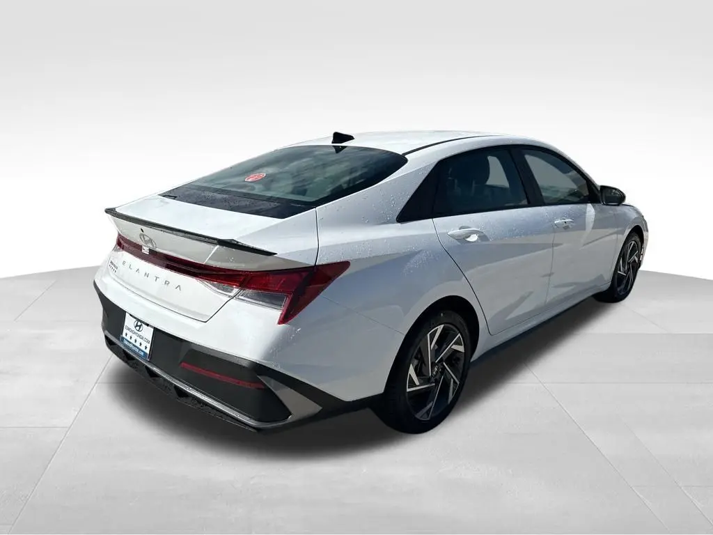 2025 Hyundai Elantra SEL Sport photo 6