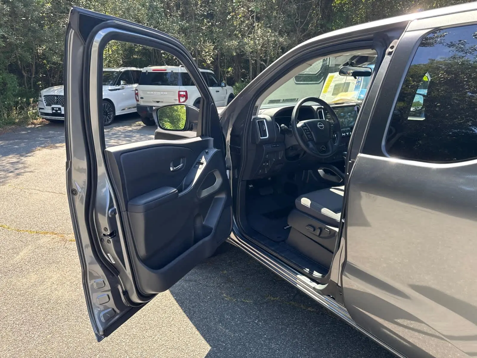 2025 Nissan Frontier SV photo 11