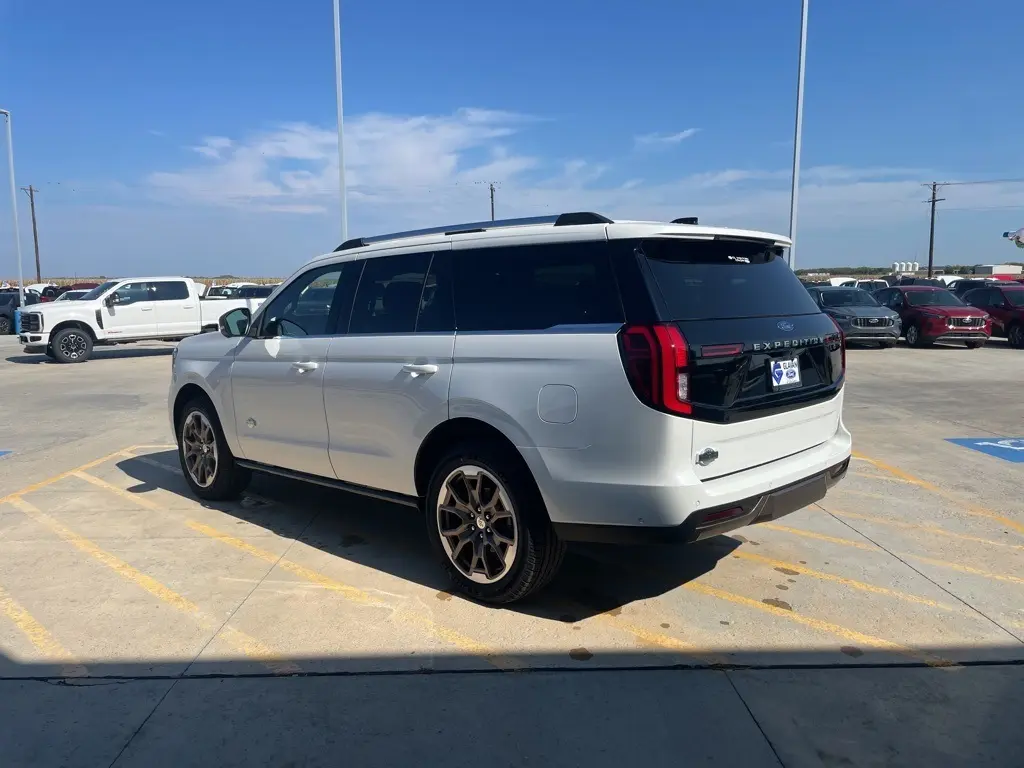 2025 Ford Expedition King Ranch photo 3