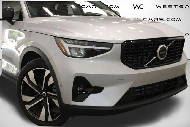 2025 Volvo - image 49