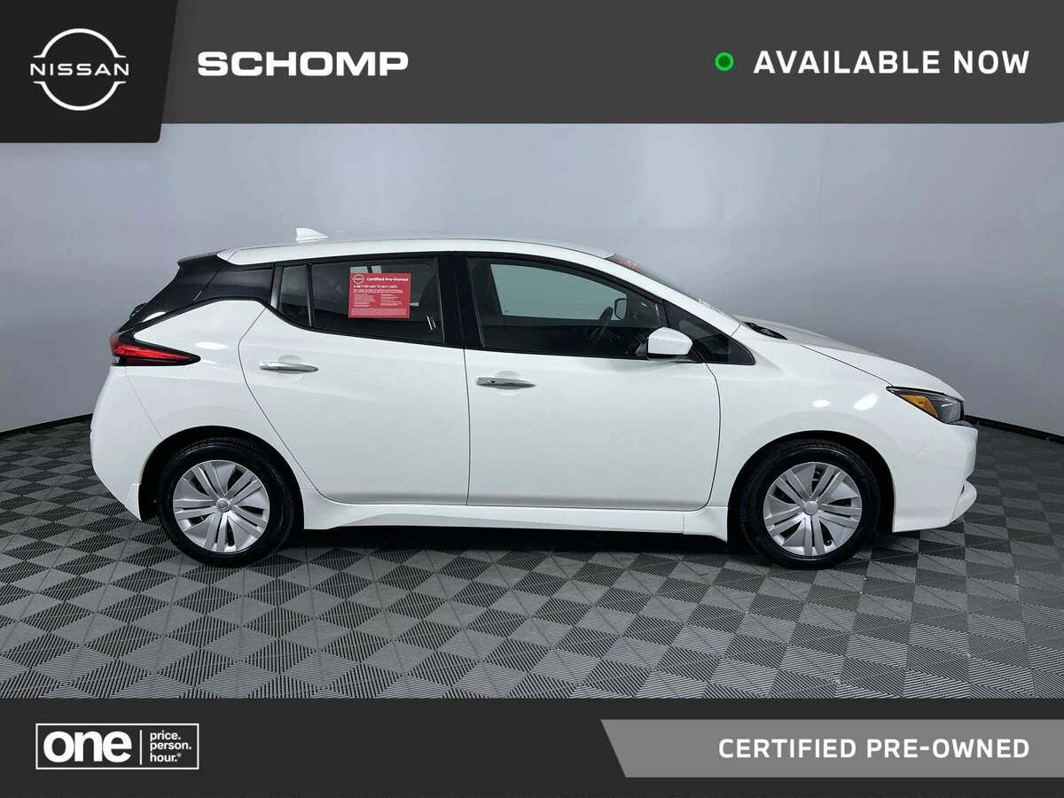 2025 Nissan Leaf S's photo