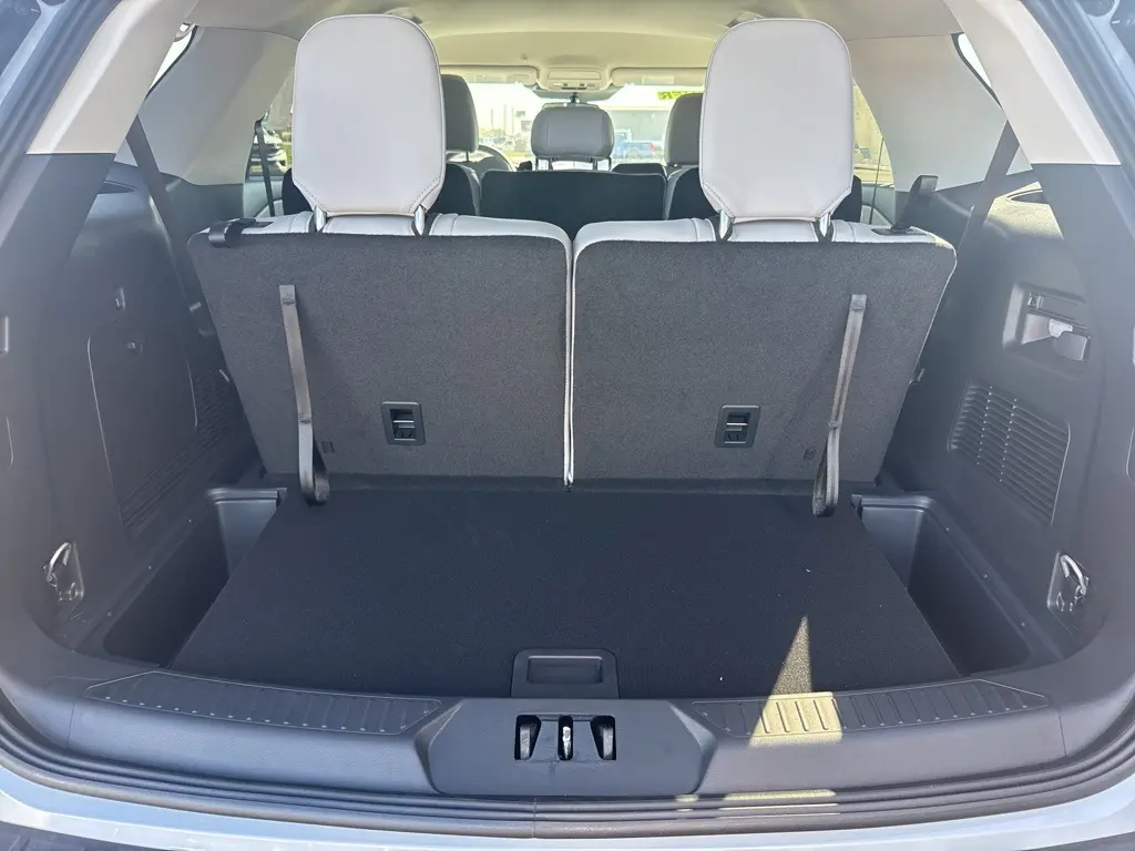 2025 Ford Explorer photo 31
