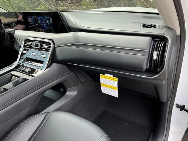 2026 Nissan Armada SV - Photo 28