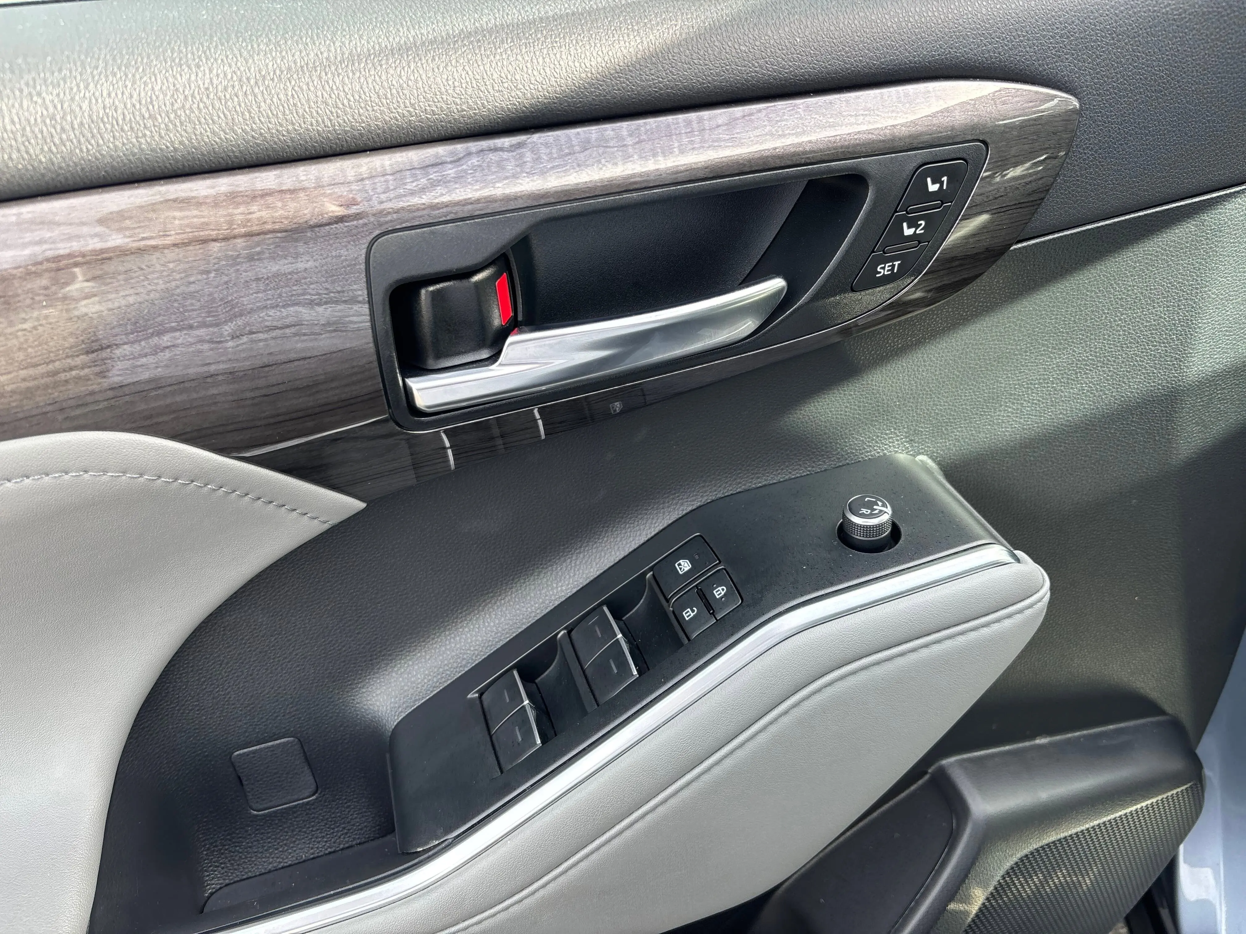2022 Toyota Highlander Limited photo 8