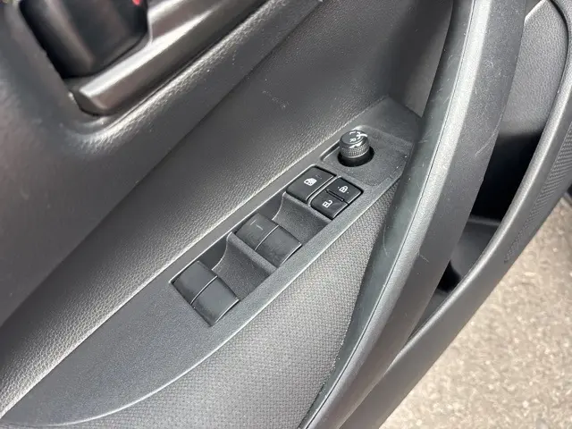2023 Toyota Corolla LE photo 19
