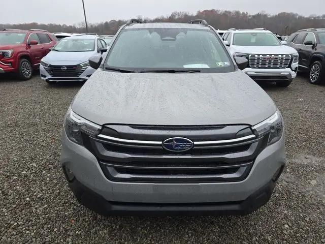 2025 Subaru Forester Premium photo 4