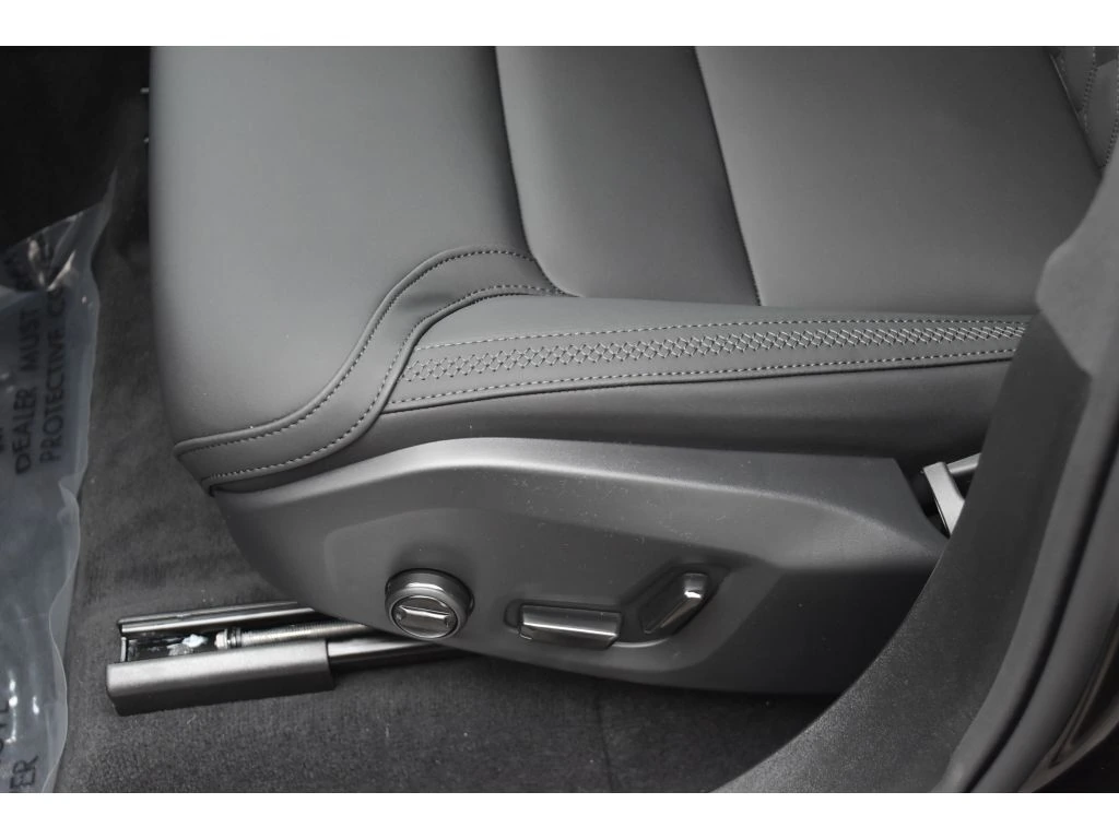 2026 Volvo - image 31