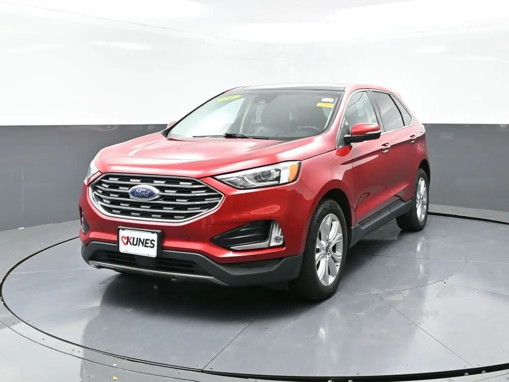 2021 Ford Edge Titanium photo 3