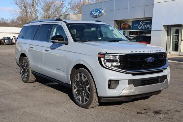 2025 Ford Expedition MAX Platinum photo 2