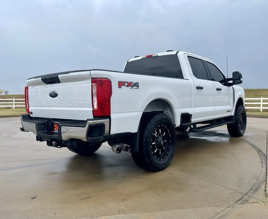 2023 Ford F-250 photo 2