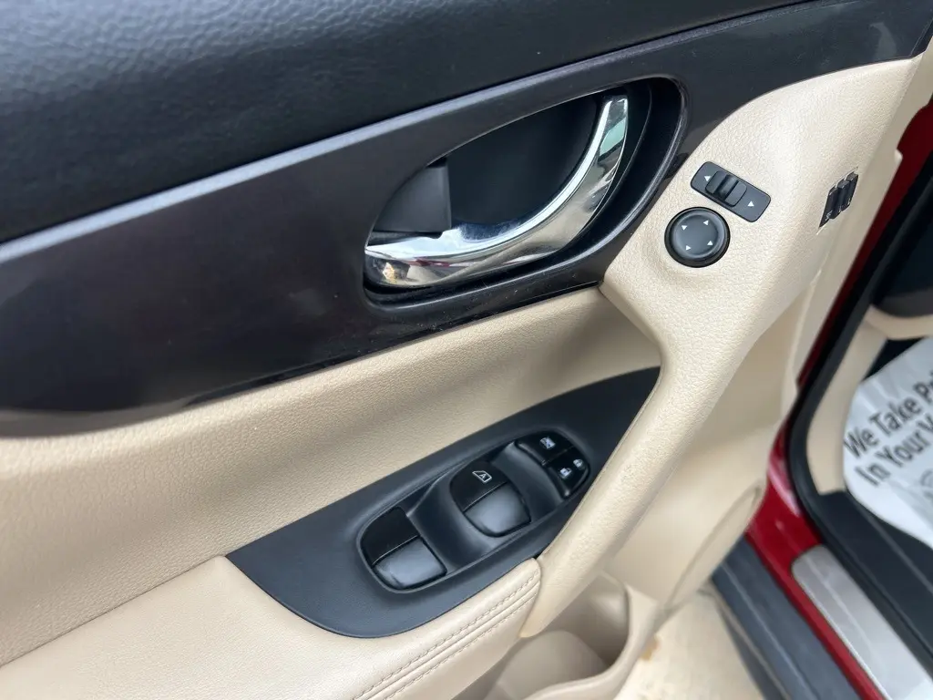 2018 Nissan Rogue SV photo 16