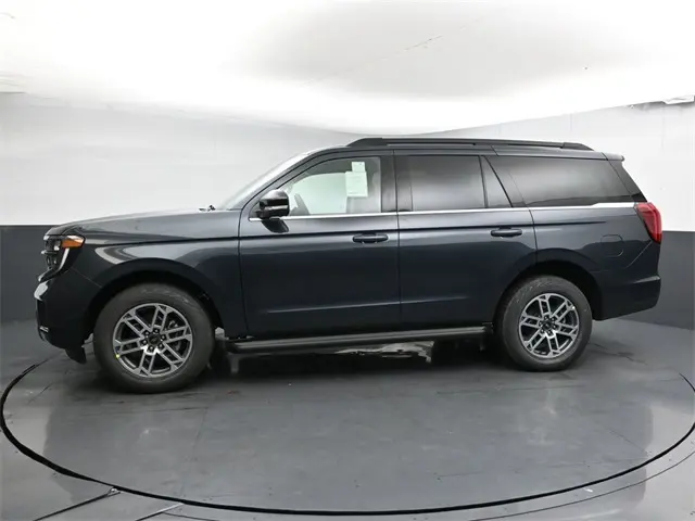 2025 Ford Expedition photo 4