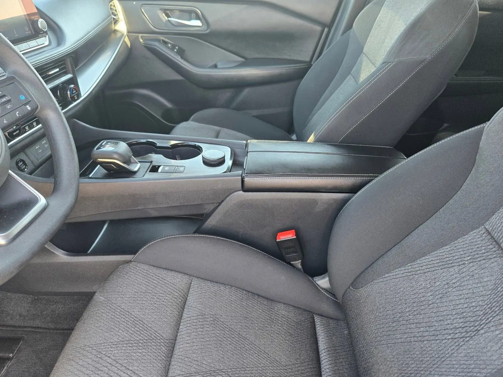 2024 Nissan Rogue SV photo 14