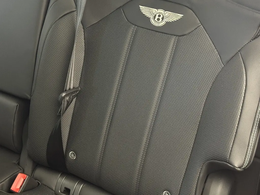 2025 Bentley Bentayga Azure photo 43
