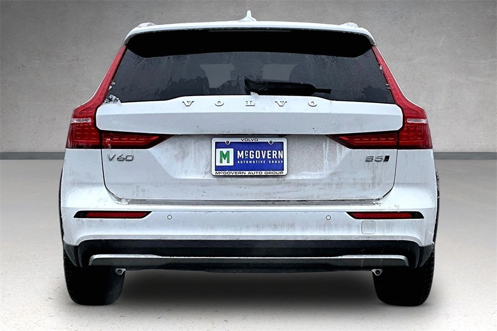 2026 Volvo - image 4