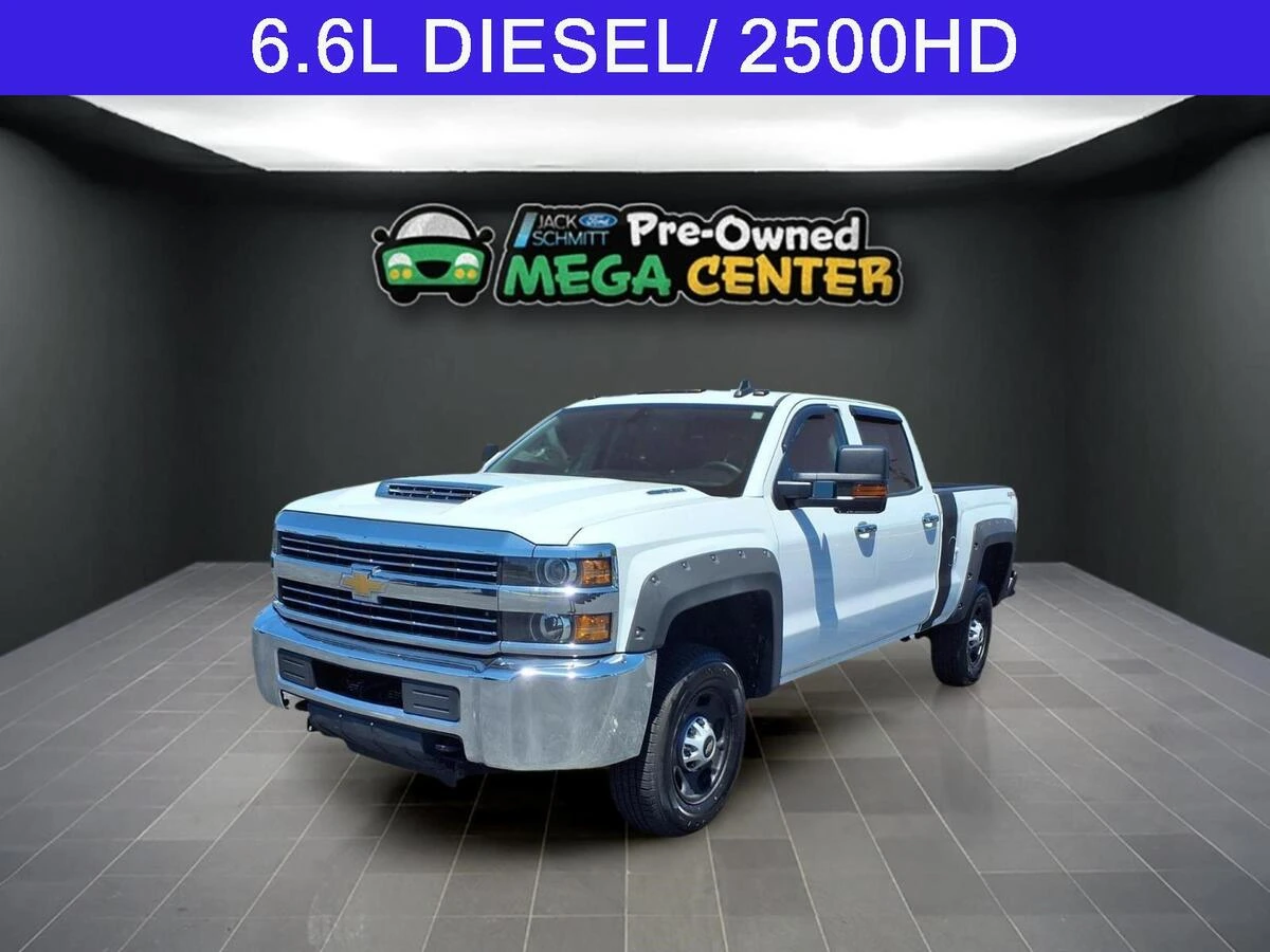 2017 Chevrolet Silverado HD Work Truck 4WD Crew Cab Standard Box's photo