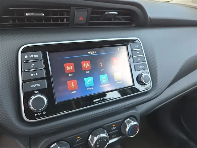 2025 Nissan Kicks Play S photo 17