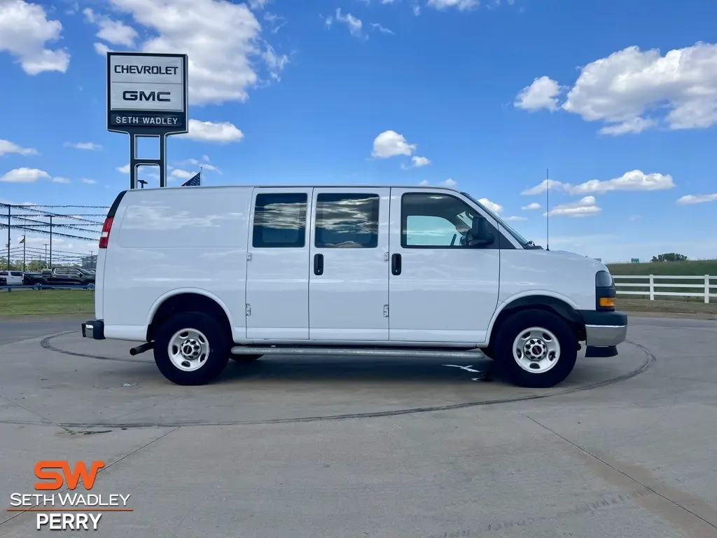 2024 Gmc Savana 2500 Cargo photo 2