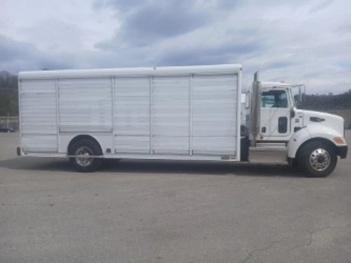 2020 Peterbilt 337 in Erie, PA — photo 3