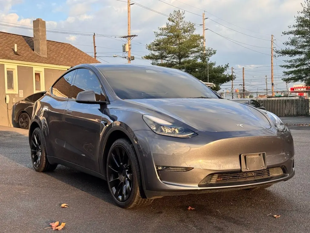 2023 Tesla Model Y Long Range's photo