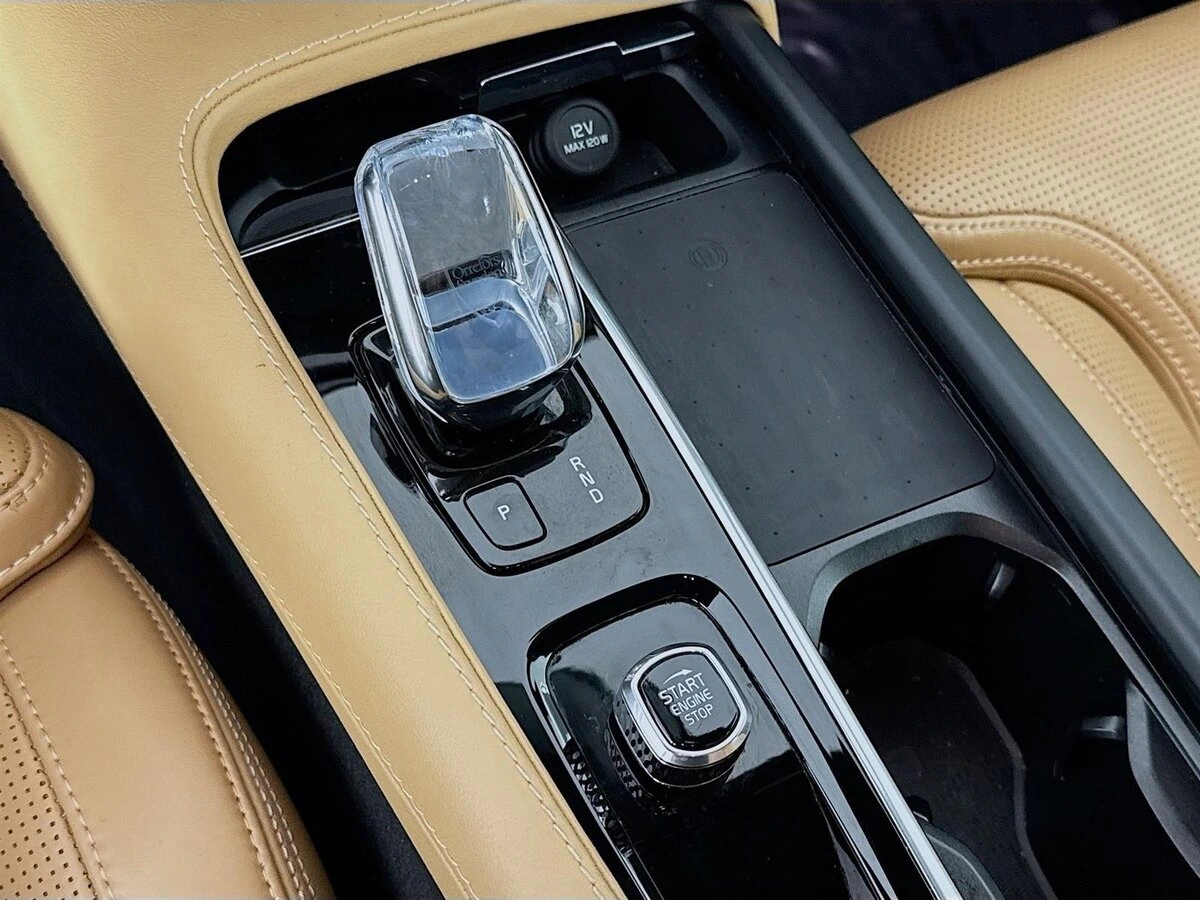 2022 Volvo - image 19