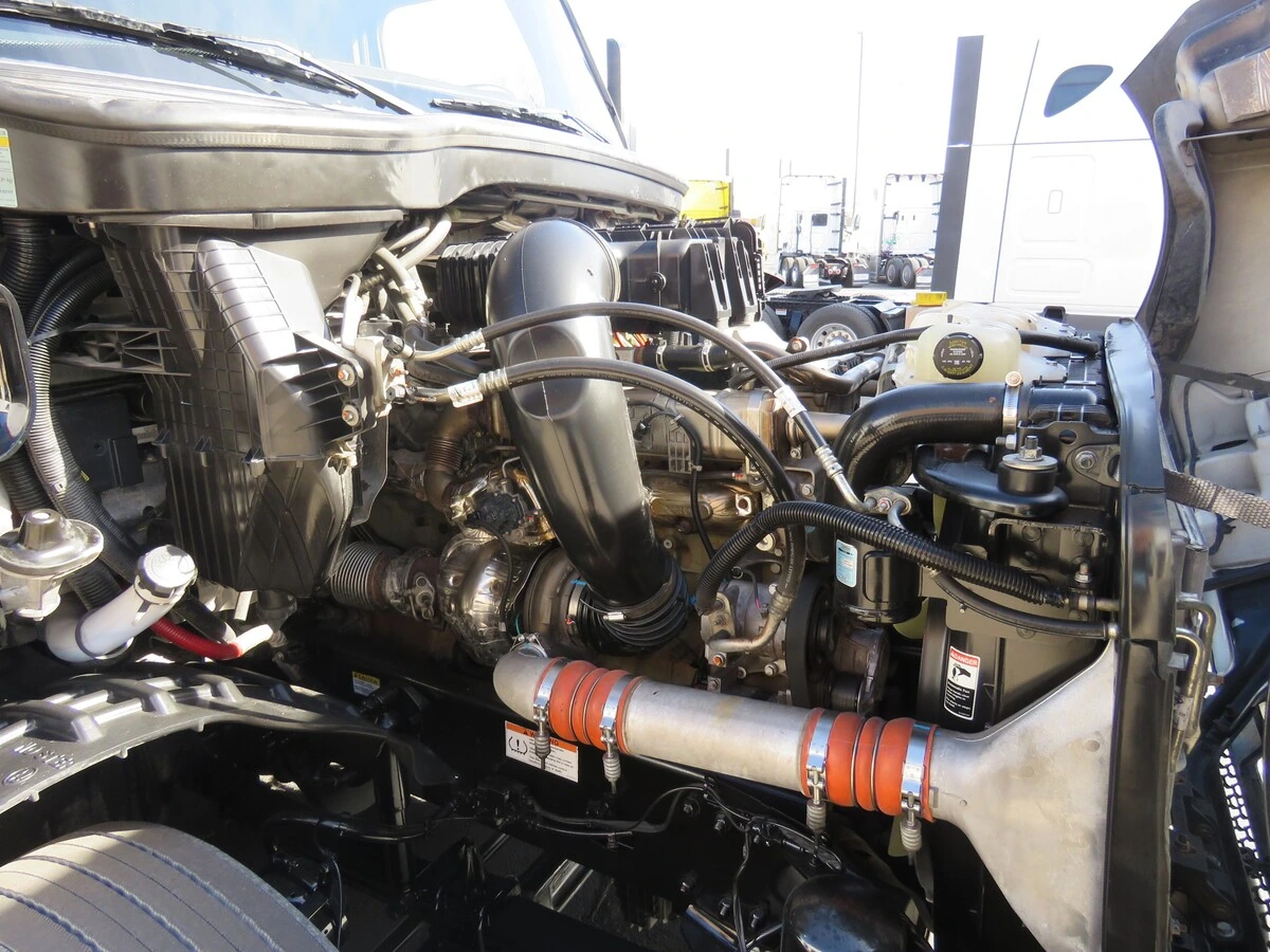 2022 Freightliner Cascadia - image 13