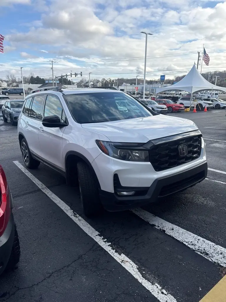 2023 Honda Passport Elite photo 2