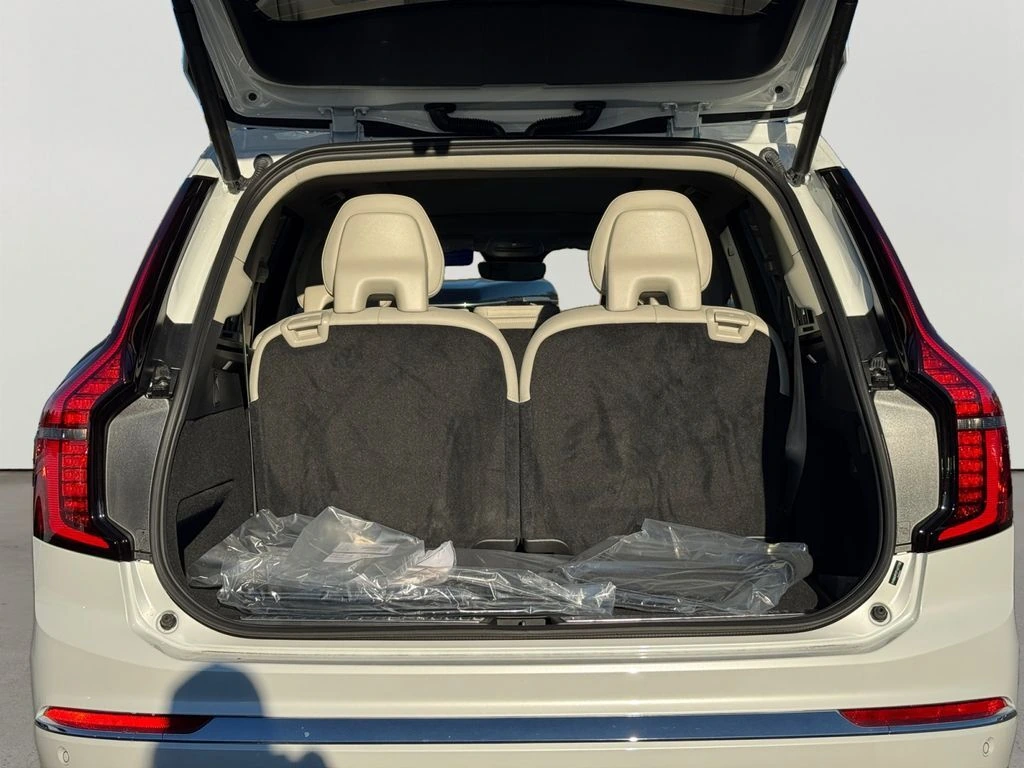 2026 Volvo - image 9