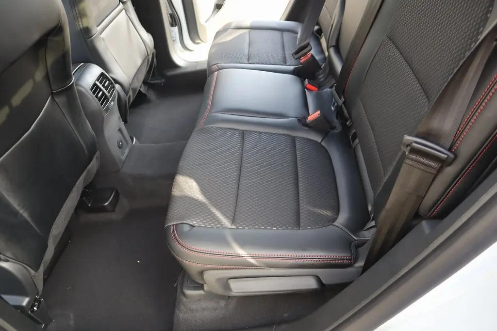 2026 Ford Escape ST-Line photo 3