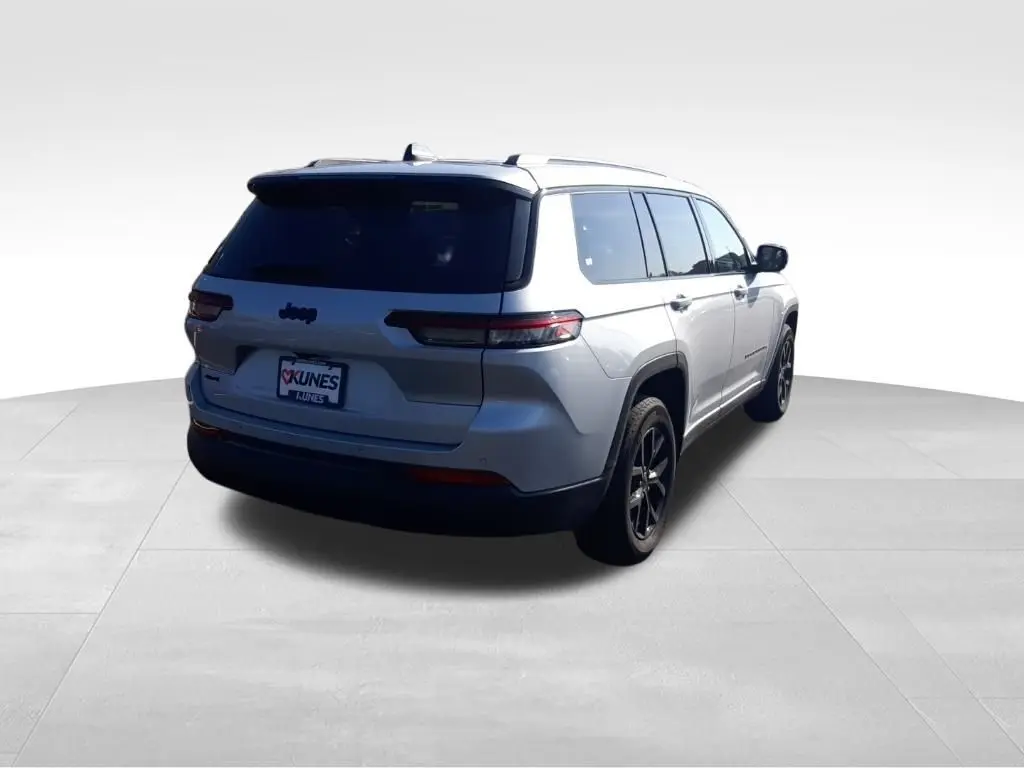 2024 Jeep Grand Cherokee Altitude photo 6