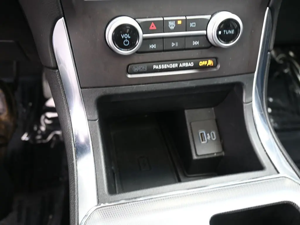 2021 Ford Edge Titanium photo 25