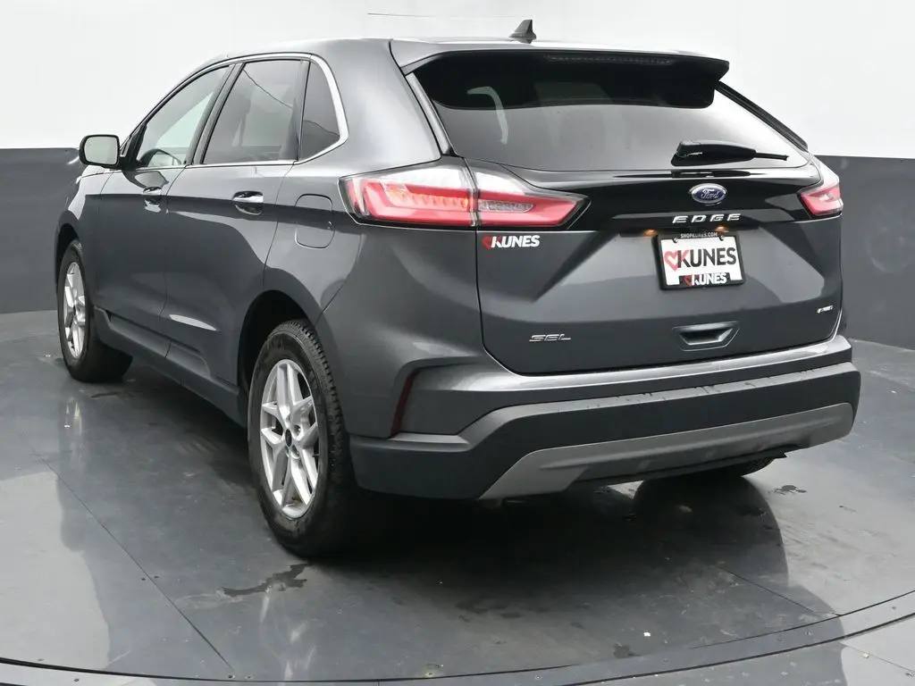 2024 Ford Edge SEL photo 3