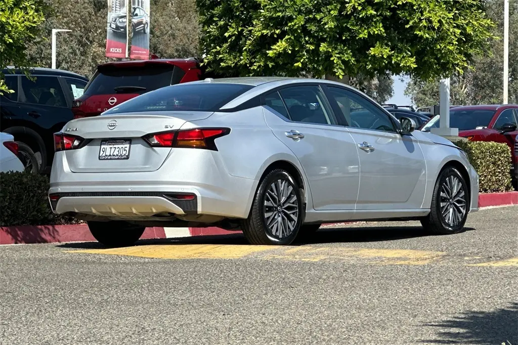 2023 Nissan Altima 2.5 SV photo 2