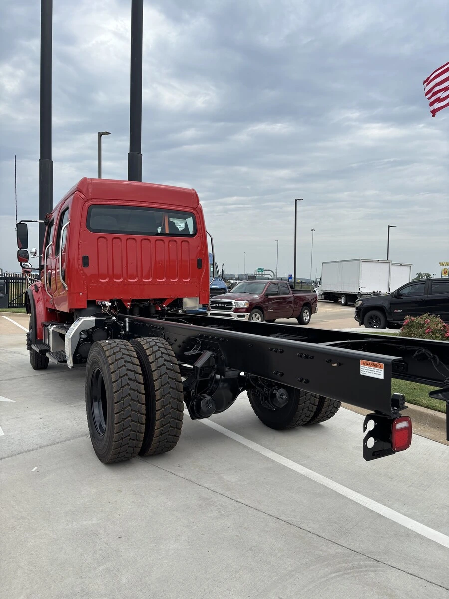 2027 Freightliner M2 106 — photo 4