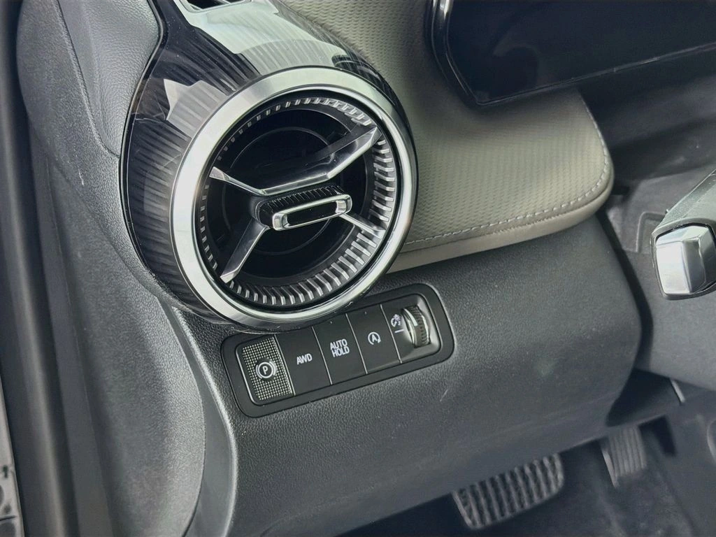 2027 Chevrolet Equinox LT - Photo 10