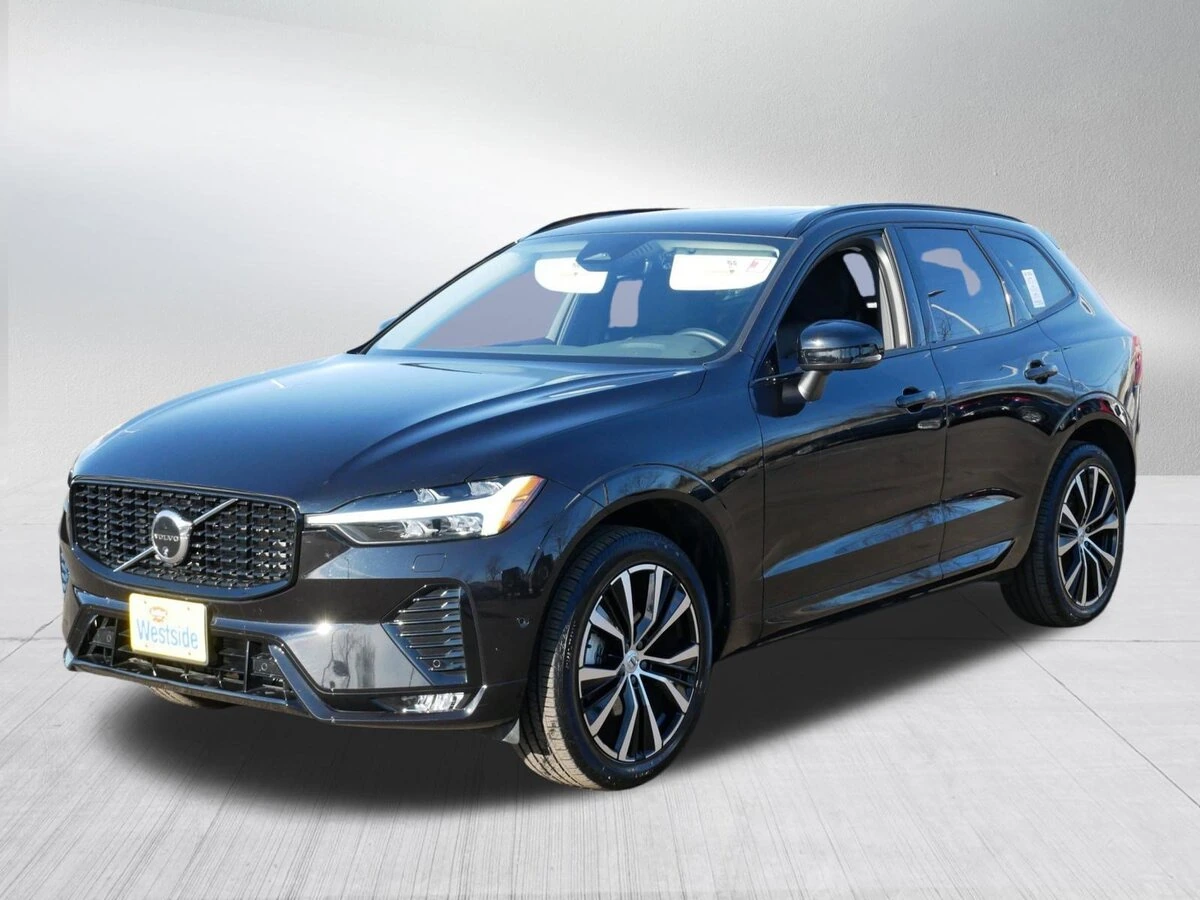 2025 Volvo - image 3