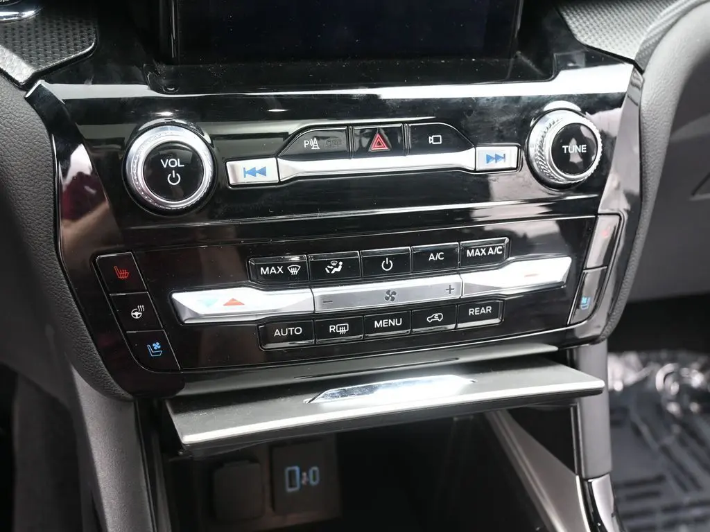 2021 Ford Explorer ST photo 24