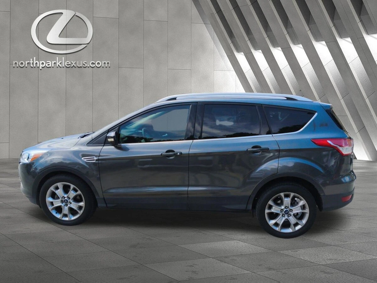 2015 Ford Escape Titanium's photo