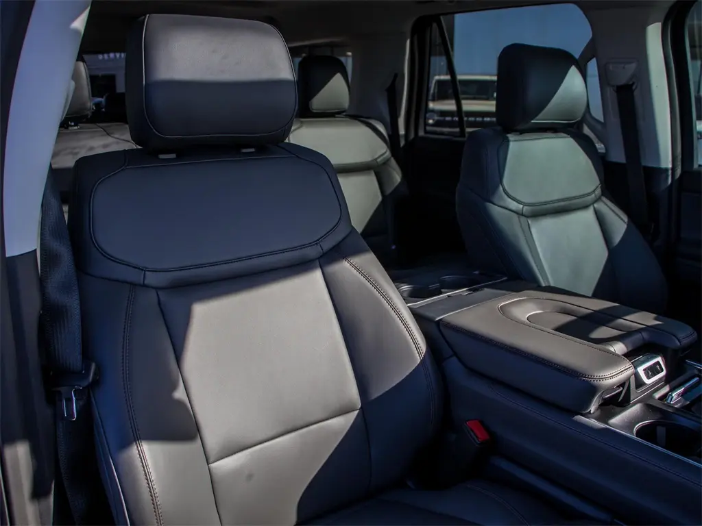 2025 Ford Expedition MAX photo 10