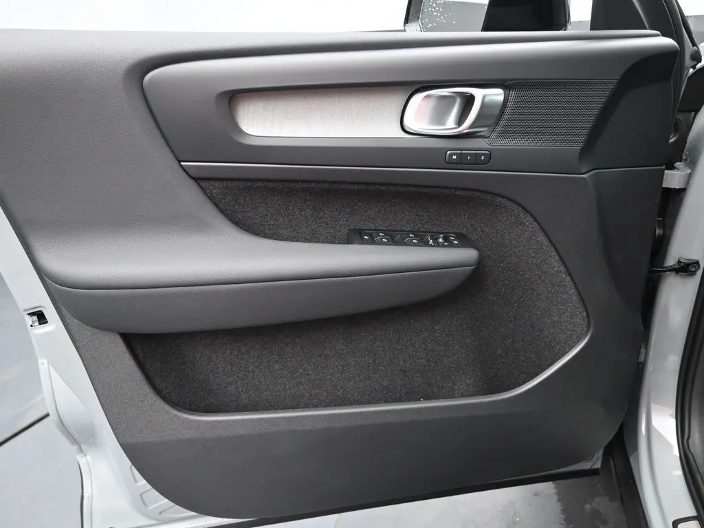 2026 Volvo - image 22