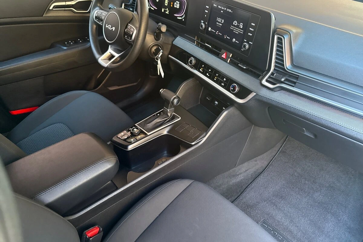 2025 Kia Sportage LX - Photo 16