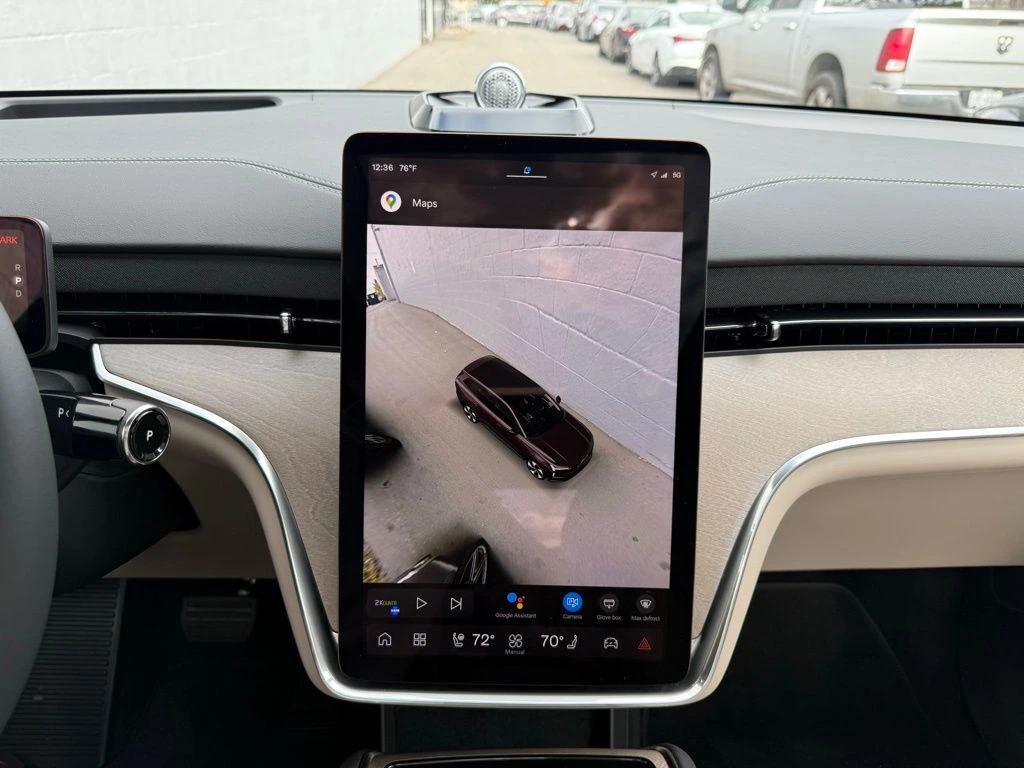 2025 Volvo - image 23