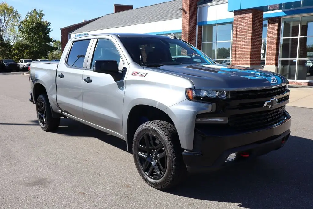 2021 Chevrolet Silverado Trail Boss LT photo 2