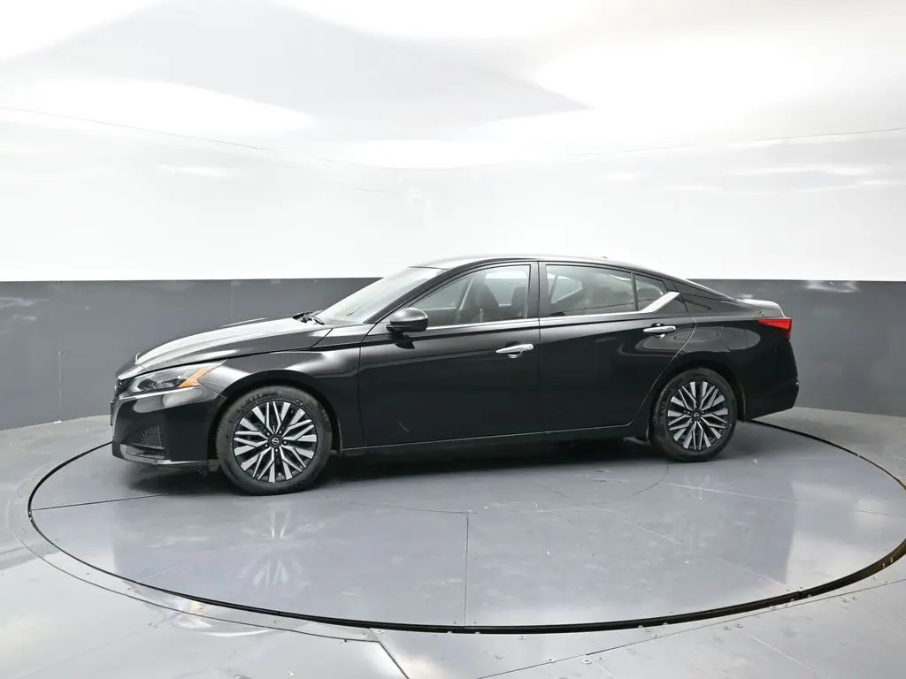 2024 Nissan Altima 2.5 SV photo 3