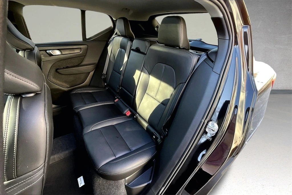 2026 Volvo - image 21