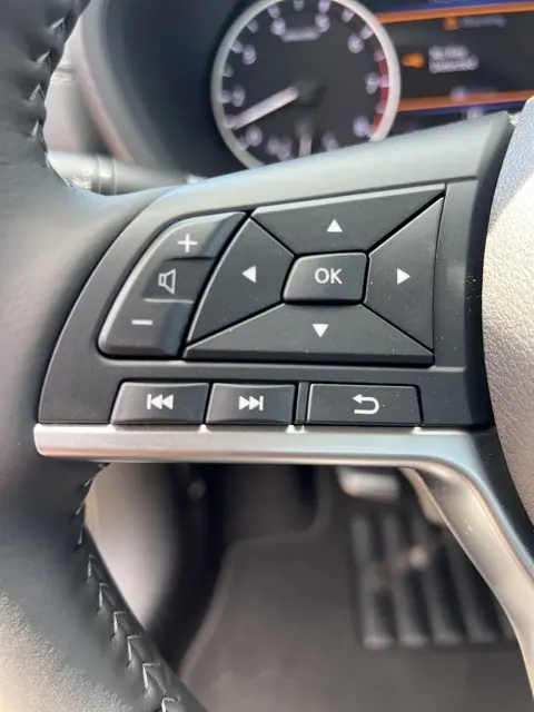 2025 Nissan Sentra SV photo 12