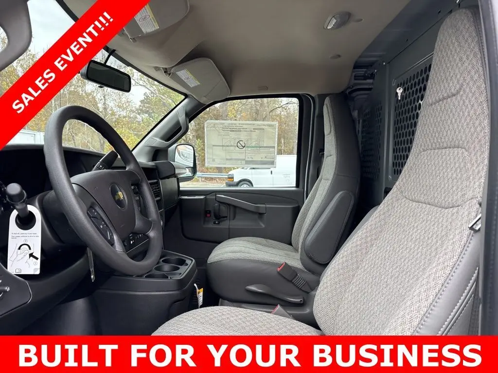 2025 Chevrolet Express 2500 Work Van Cargo photo 4
