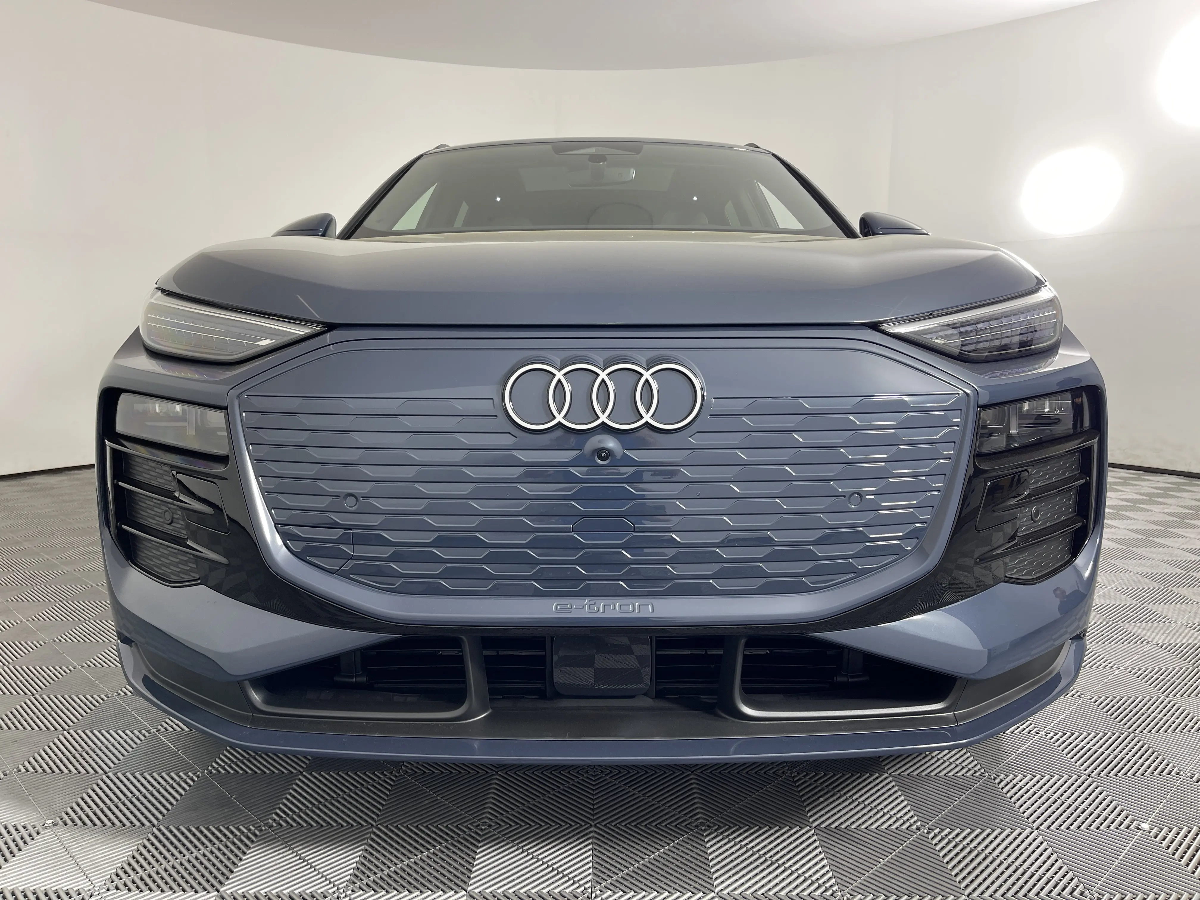 2025 Audi Q6 E-tron Prestige photo 8