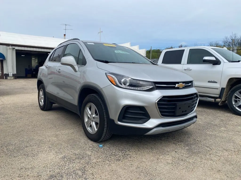 Used 2020 Chevrolet Trax LT with VIN KL7CJPSB5LB008988 for sale in Morrison, IL