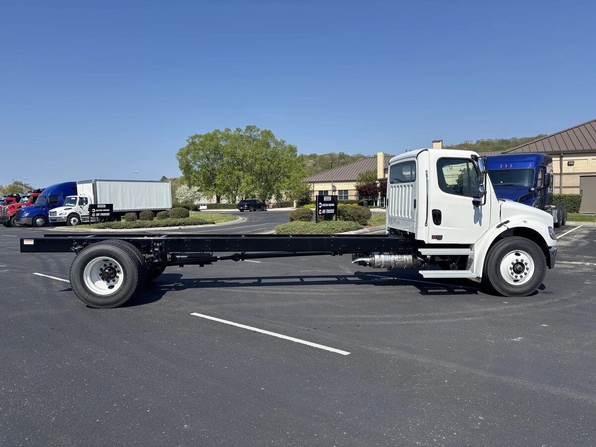 2026 Freightliner M2 106 — photo 6